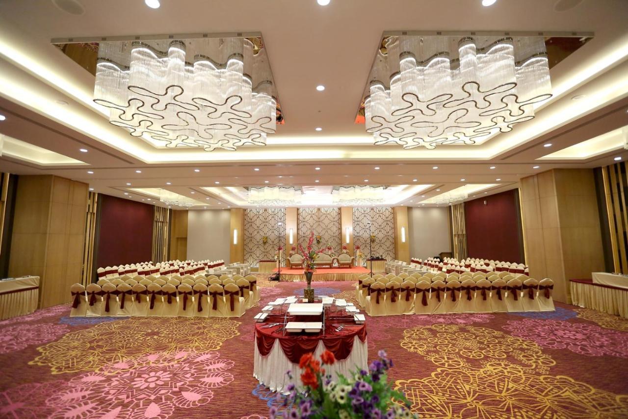 The Imperial Palace Rajkot Eksteriør billede