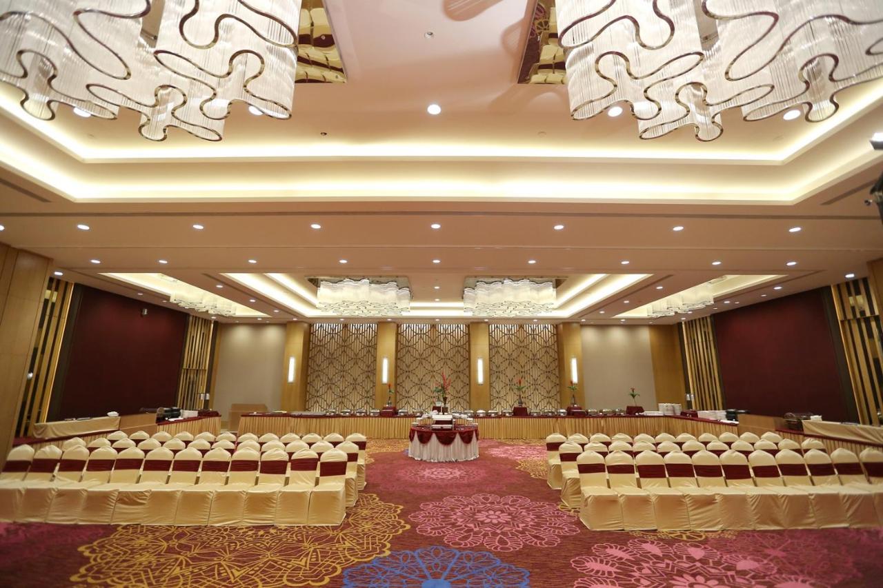 The Imperial Palace Rajkot Eksteriør billede